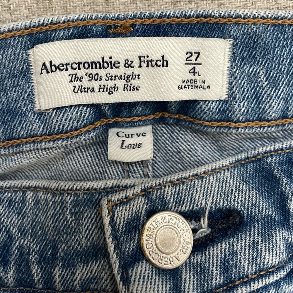 Abercrombie & Fitch Curve Love Ultra High Rise 90s Straight Jean